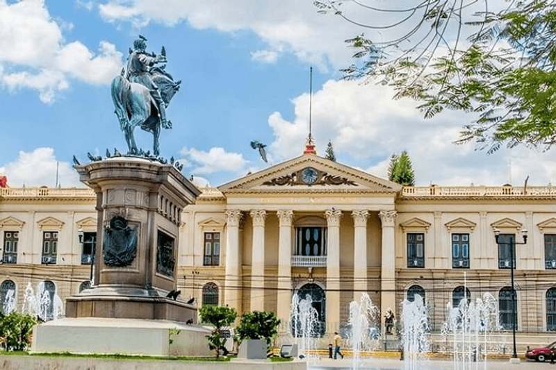 Tour a pie por lo más destacado con un guía