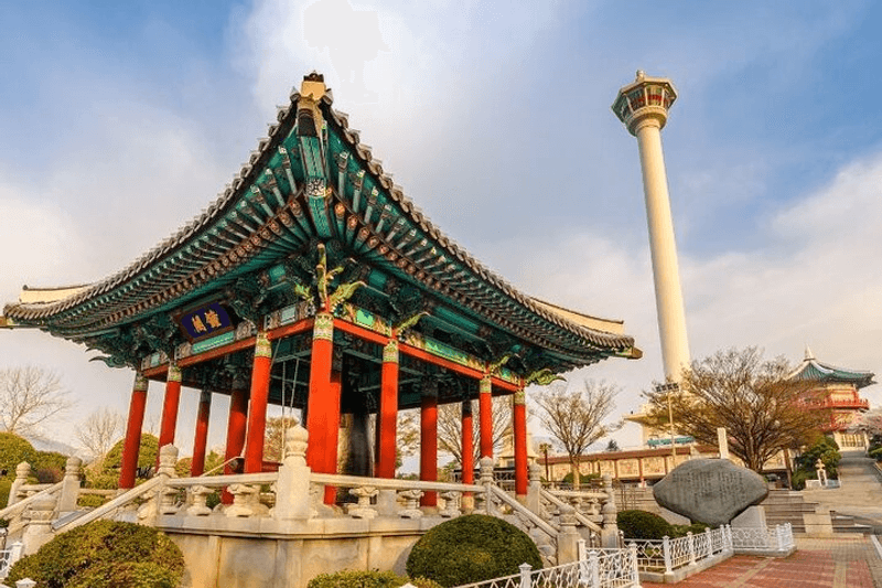 Jagalchi Market & Gamcheon village Walking Tour