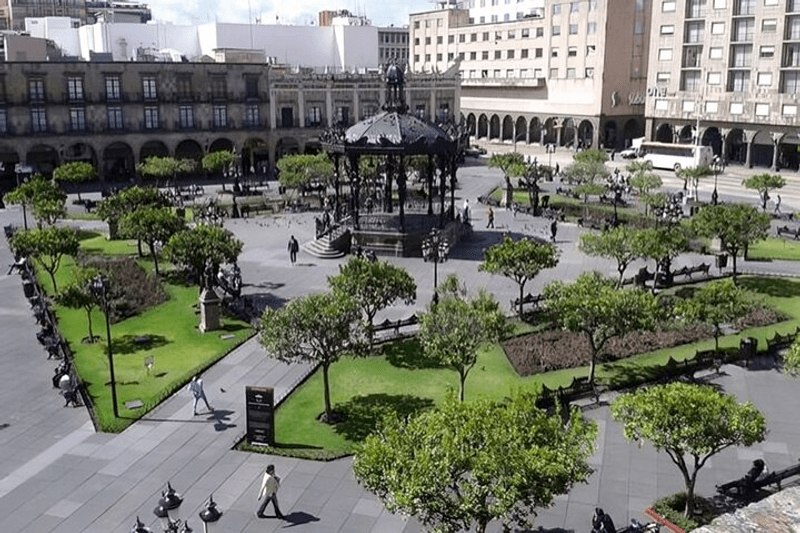 Tour a pie por los imprescindibles con un guía