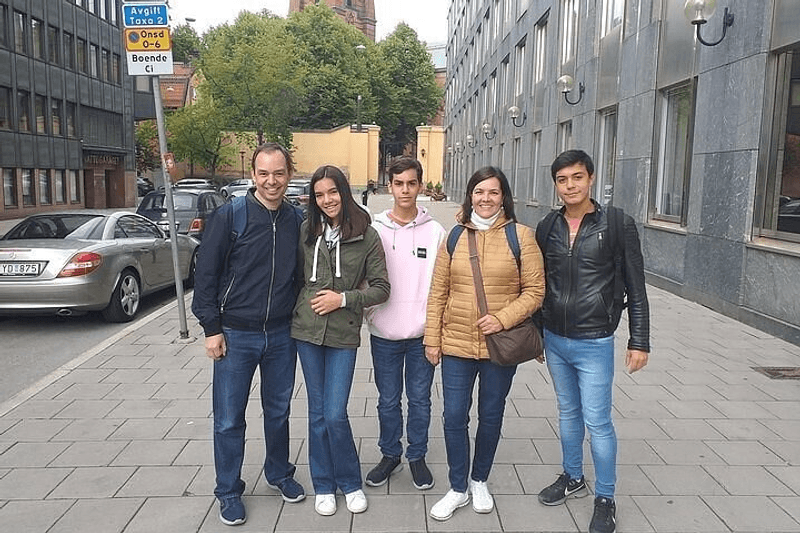 Tour a pie en grupo con guía por las atracciones imprescindibles