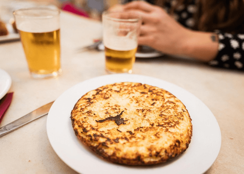 Tour de Comida Callejera en Grupo en Santiago con un Guía Local