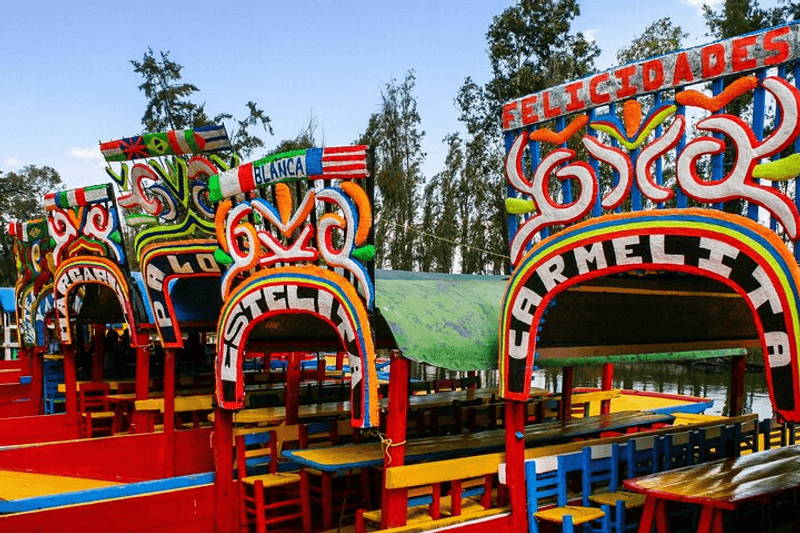 Tour a pie de arte urbano con un guía