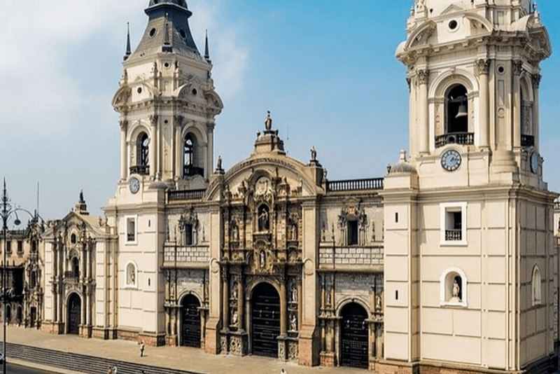 Recorrido a pie por los lugares imprescindibles con guía