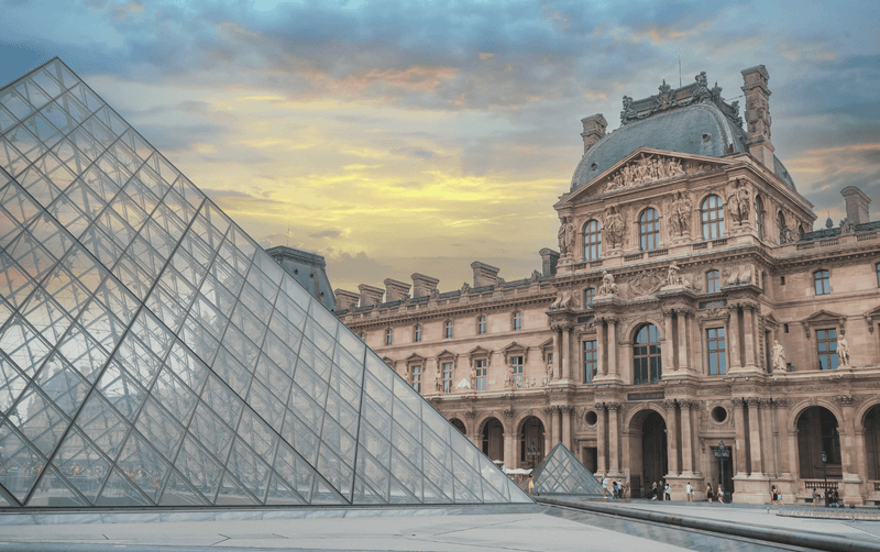Louvre Museum Private Walking Tour with a Guide