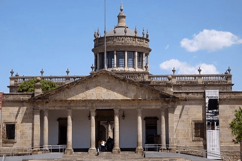 Tour a pie por lo más destacado con un gu