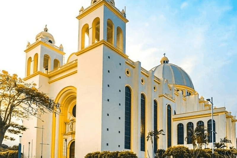 Tour a pie por los sitios imprescindibles con un guía