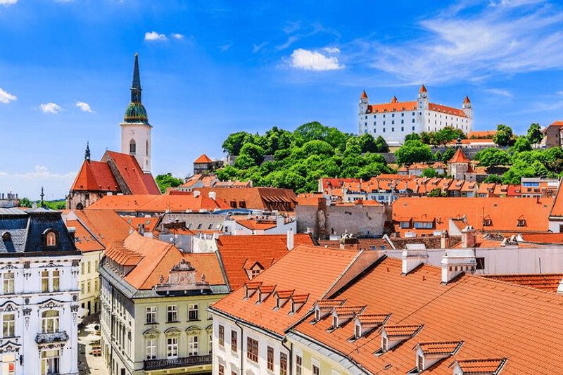 Tour privado y personalizado a pie con un guía local en Bratislava